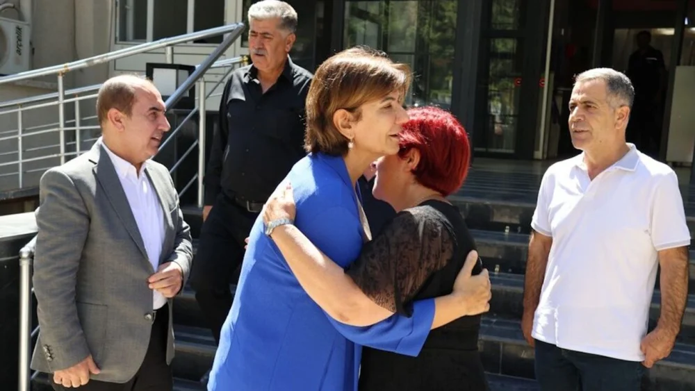 Diyarbakır’da AK Partili vekilden DEM Partili belediyeye ziyaret