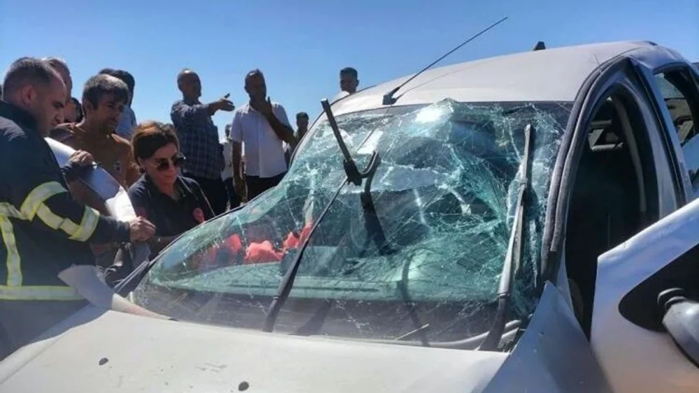 Diyarbakır'da bir otomobil takla attı: Yaralılar var!
