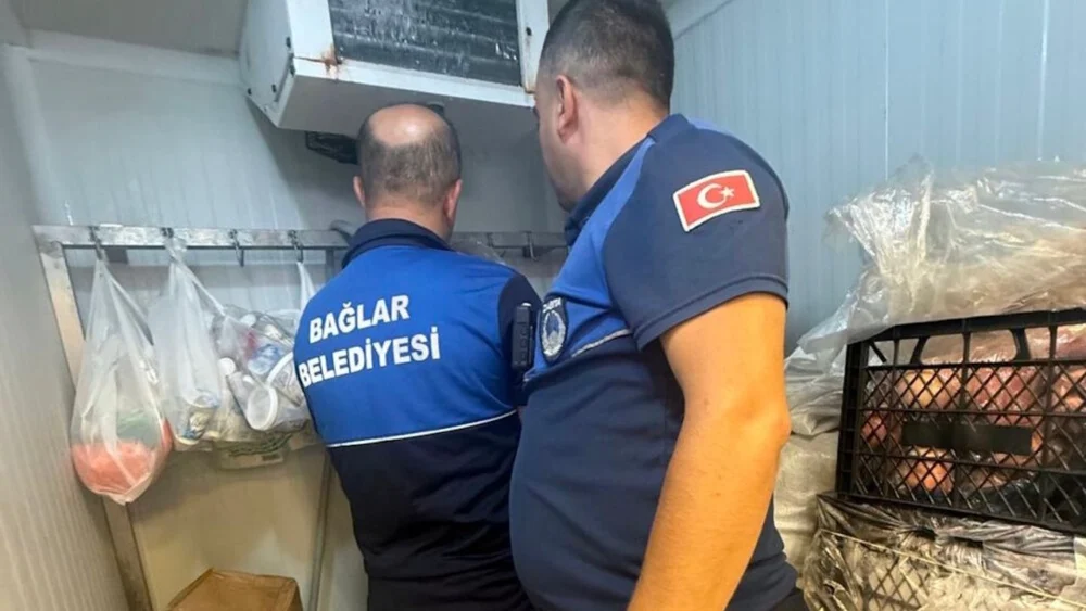 Diyarbakır’daki markette bozulmuş etlere el konuldu: İşte adresi!