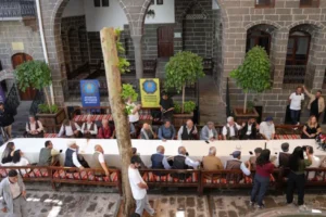 Diyarbakır’da dengbêjlere sanatçı statüsü verildi