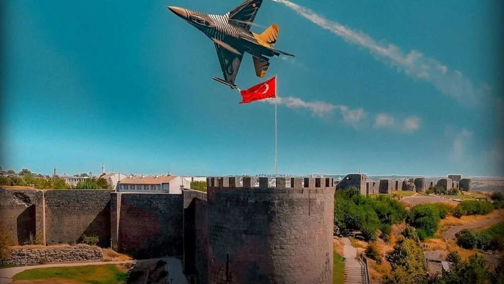 Diyarbakır’daki uçak sesleri korkuttu: Nedeni belli oldu!