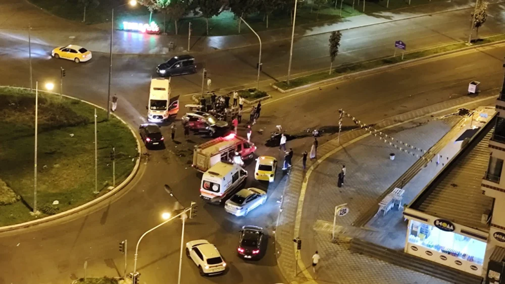 Diyarbakır'da hız tutkusu kaza getirdi: Yaralı var!