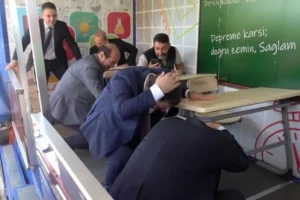 Diyarbakır’da ilginç anlar: Deprem provasında depreme yakaladılar!