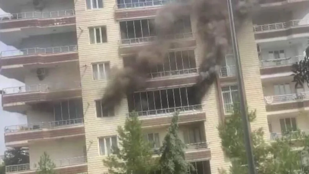 Diyarbakır'da korku dolu dakikalar: 8 katlı binada yangın!
