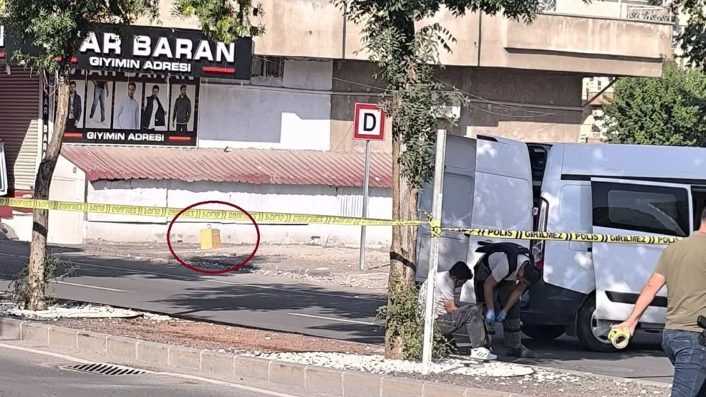 Diyarbakır'da şüpheli paket patlatıldı: İçinden çıkan şaşırttı!