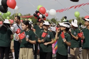 Diyarbakır’da uçurtmalar Gazze’deki çocuklar için uçuruldu