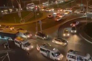 Diyarbakır’daki kavşakta 'minibüs' çilesi: "Belediyeye şikayet etmemize rağmen..."