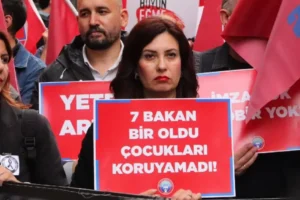 Eğitim-İş'ten sorumluluk alın çağrısı: Yedi bakanın istifası istendi
