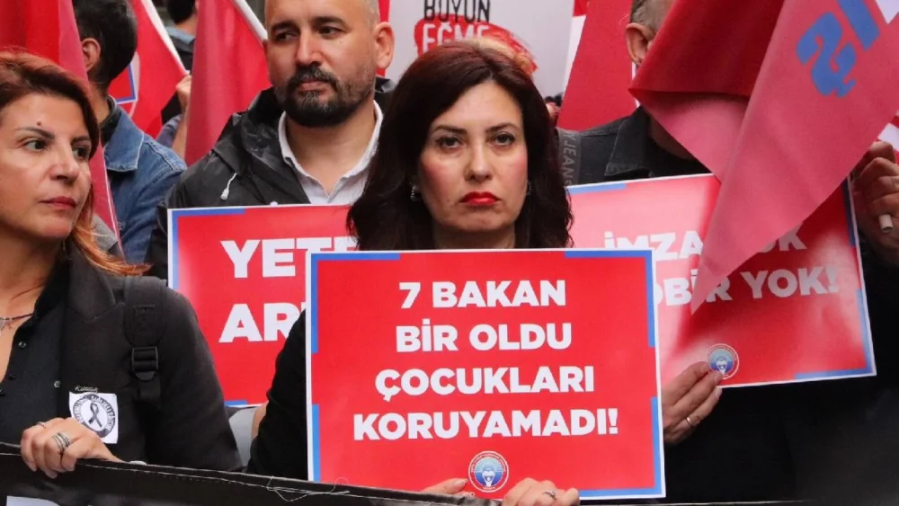 Eğitim-İş'ten sorumluluk alın çağrısı: Yedi bakanın istifası istendi