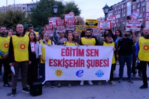 Eğitim Sen Eskişehir Şubesi'nden okul saldırılarına tepki: Okulların can güvenliğini sağlayın