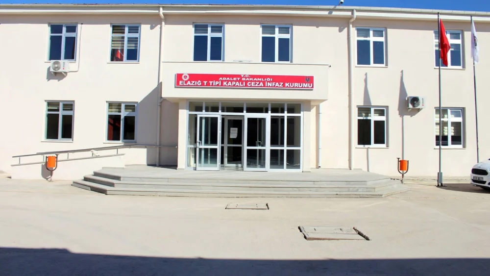 Elazığ T Tipi Cezaevi'nde yangın: 19 mahkûm dumandan etkilendi