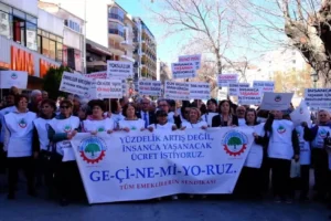 Emekliler sokağa çıkıyor