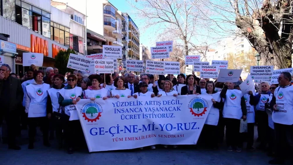 Emekliler sokağa çıkıyor