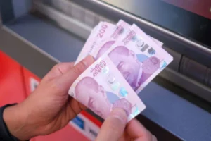 Emekliye 8 bin TL seyyanen zam beklentisi: AYM başvurusundaki gelişme ne anlama geliyor?