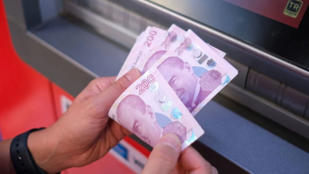 Emekliye 8 bin TL seyyanen zam beklentisi: AYM başvurusundaki gelişme ne anlama geliyor?