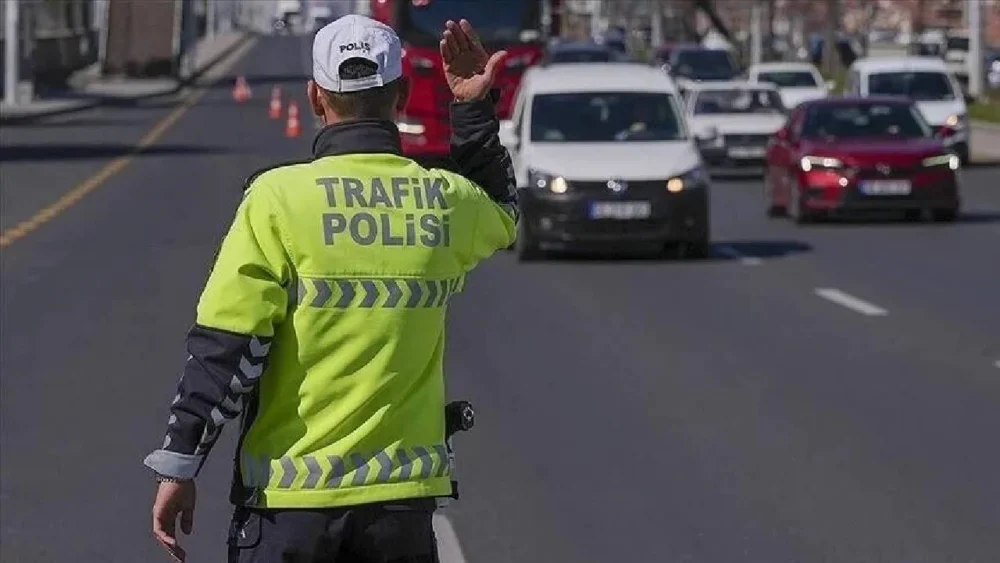 Emniyet duyurdu: İstanbul'un 3 ilçesinde yarın bazı yollar trafiğe kapatılacak