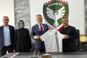Eski Bakan Suat Kılıç Amedspor’u ziyaret etti