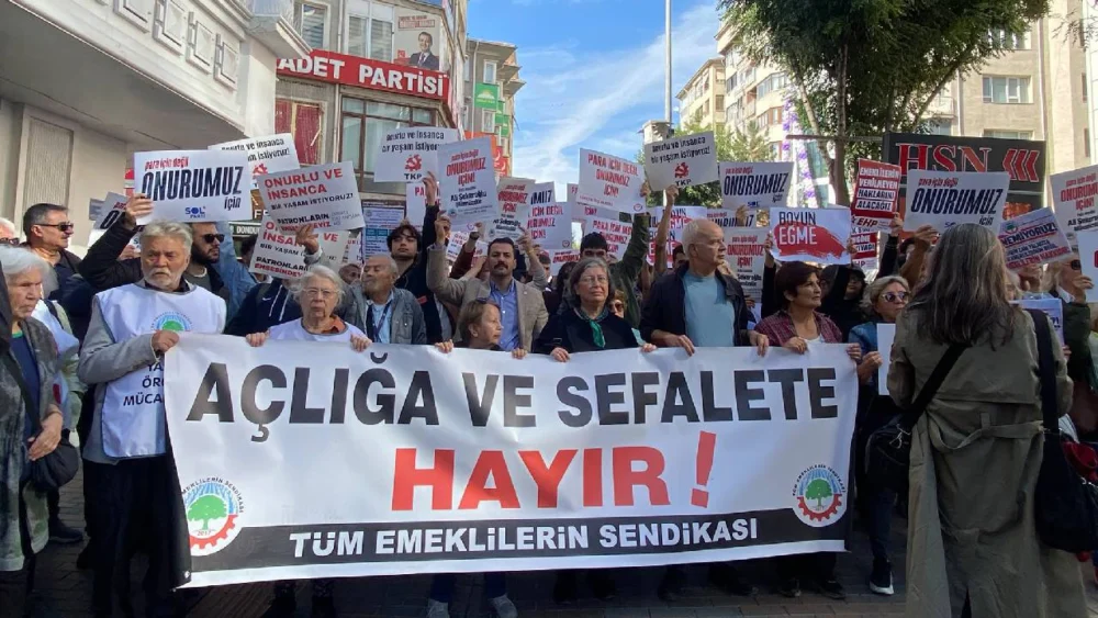 Eskişehir'de halk emekliler için sokakta: Emeklilere ölümü dayatanlar mutlaka hesap verecek