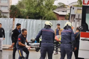 Fatih'te iş kazası: 1’inci kattan düşen işçi ağır yaralandı