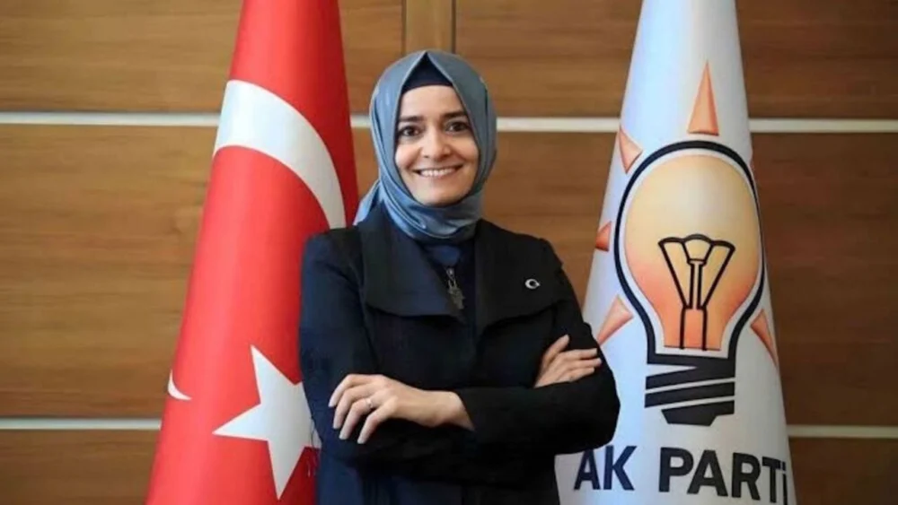Fatma Betül Sayan Kaya, iddialar sonrası görevlerinden affını istedi