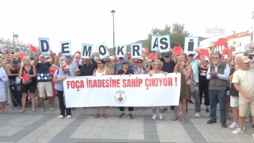 Foça’da AKP'ye katılan Fıçı’ya tepki: “Oylarımızı alıp irademizi saraya teslim etti”
