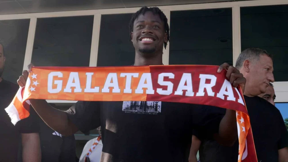 Galatasaray'ın yeni transferi El Chadaille Bitshiabu kaç yaşında ve hangi mevkide oynuyor? Güncel Piyasa Değeri Nedir?