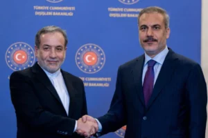 Hakan Fidan, İranlı mevkidaşı Arakçi ile telefonda görüştü
