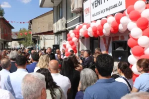 İki belediye başkanı daha YENİ Parti'ye katıldı