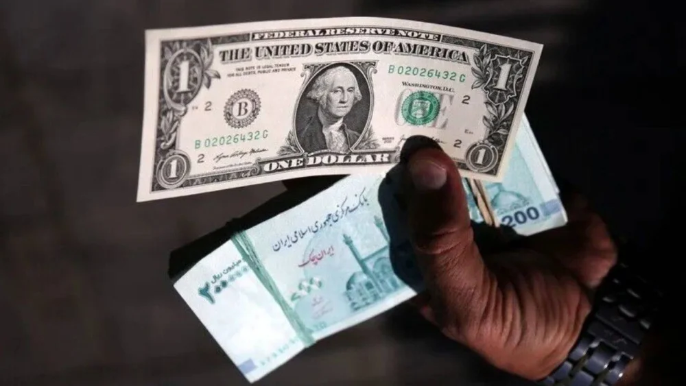 İran'da dolar rekor kırdı: Tarihin en yüksek seviyesini gördü