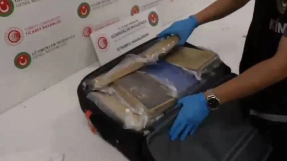 İstanbul Havalimanı'nda 51 kilo 500 gram kokain ele geçirildi: 3 kişi gözaltına alındı