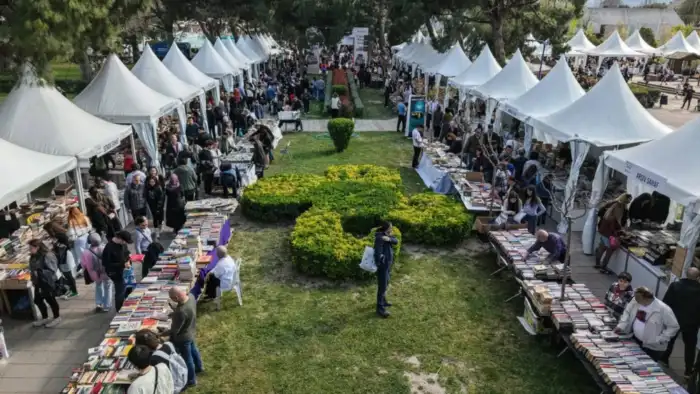 İZKİTAP sonbaharda Kültürpark'ta
