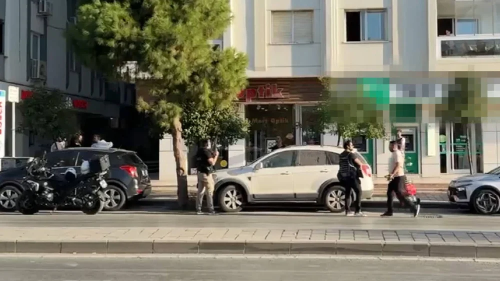 İzmir'de bankada rehine krizi: Polis ekipleri sevk edildi