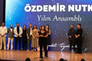 İzmir Şehir Tiyatroları dört ödüle layık görüldü