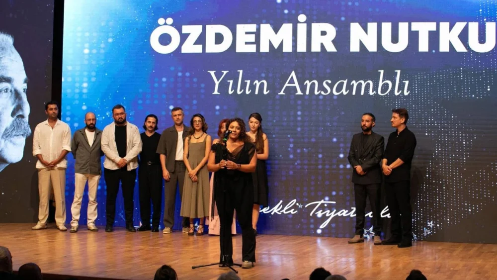 İzmir Şehir Tiyatroları dört ödüle layık görüldü