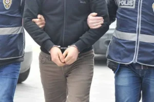 Kocaeli'de 26 farklı suçtan 50 yıl hapisle aranan firari yakalandı