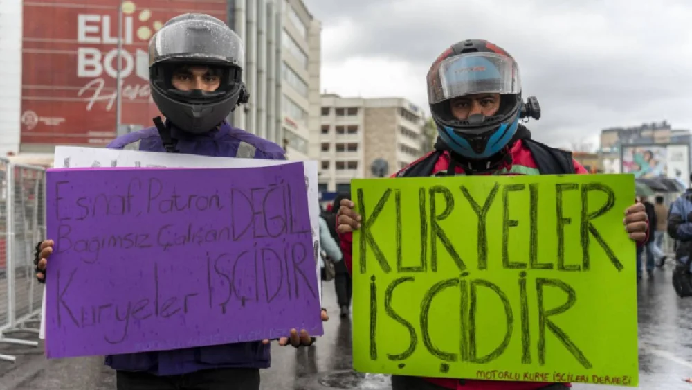 Köfteci Yusuf’un kayıtdışı kuryeleri hakları için eylemde