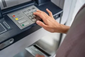Kredi kartıyla nakit çekenlere bankalardan "kısıtlama" uyarısı