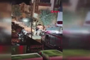 Küçükçekmece'de bina yıkım esnasında çöktü: 2 kişi yaralandı