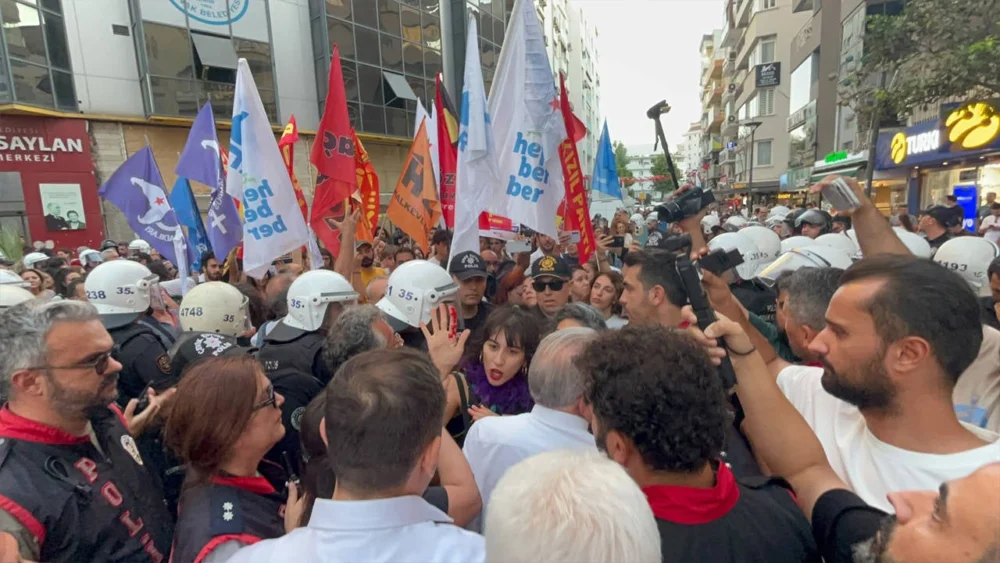 LGBTİ+'lara yönelik operasyona tepkiye polis müdahalesi