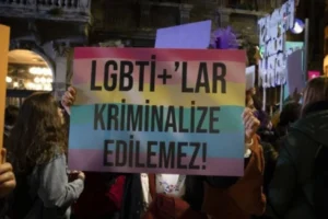 LGBTİ+'lara yönelik operasyonda 'sanal devriye' skandalı: Mahkeme kararsız arama, özel mesajlara 'müstehcenlik' suçlaması