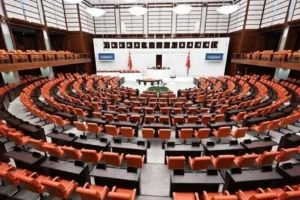 LGBTİ+ operasyonları TBMM gündeminde: "Aileyi korumak LGBTİ+ düşmanlığının gerekçesi olabilir mi?"