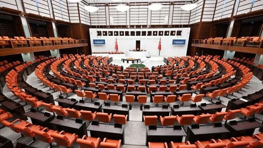 LGBTİ+ operasyonları TBMM gündeminde: "Aileyi korumak LGBTİ+ düşmanlığının gerekçesi olabilir mi?"