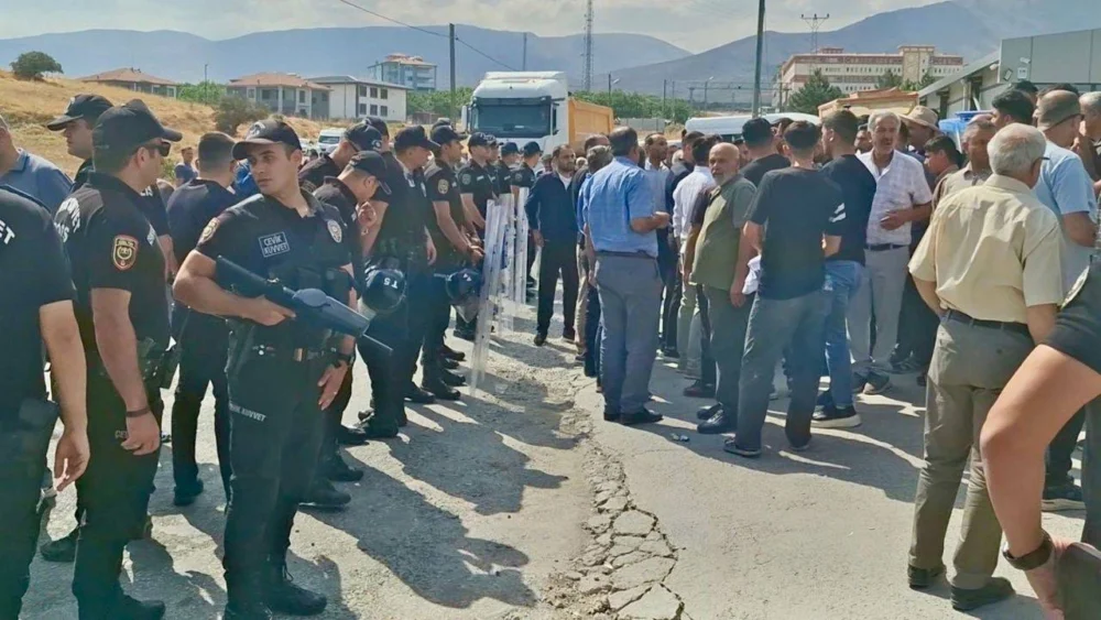 Malatya’da ölümlü kaza sonrası eylem: "Daha kaç canın gitmesi gerekiyor?"