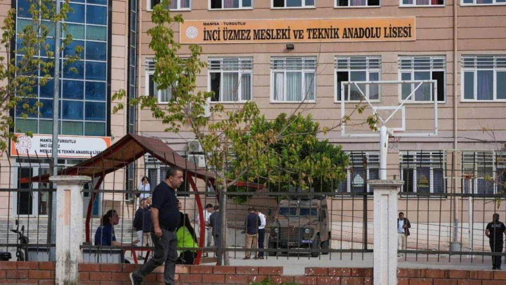 Manisa'da 11 öğrencinin yaralandığı saldırının ardından okulda eğitim başladı