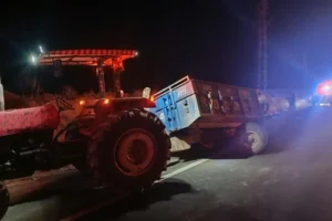 Mardin’de Diyarbakır yolu üzerinde traktör ve cip çarpıştı!