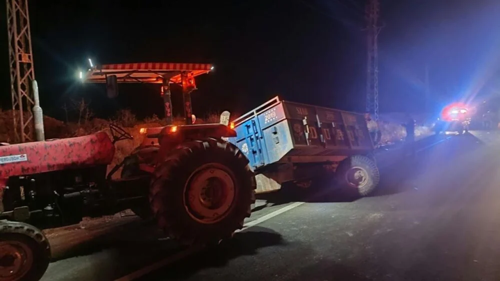 Mardin’de Diyarbakır yolu üzerinde traktör ve cip çarpıştı!