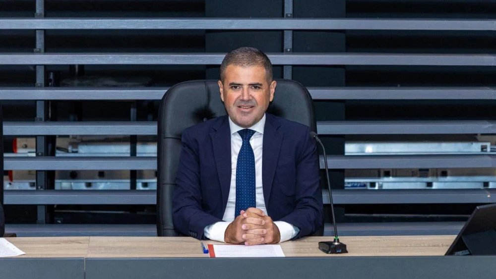 Mezitli Belediye Başkanı Tuncer, CHP'den ihraç edildi