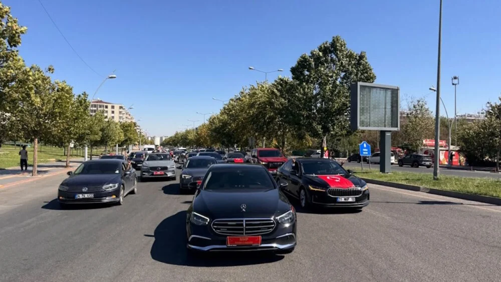 MHP Diyarbakır’da yeni dönem: Yüzlerce araç konvoy yaptı!