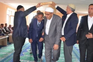 15 yıl sonra Kur'an-ı Kerim'in altından geçerek barıştılar