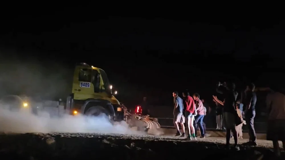 ODTÜ'de öğrencilerin üzerine belediye aracı sürüldü!